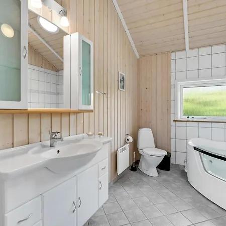 Five-bedroom Tarm With A Fireplace 03 別荘 *