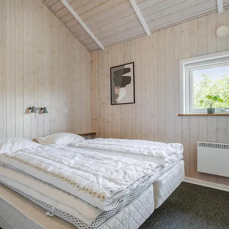 Five-bedroom Tarm With A Fireplace 03 Hemmet