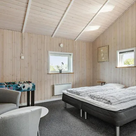 Five-bedroom Tarm With A Fireplace 03