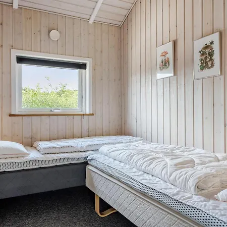 Five-bedroom Tarm With A Fireplace 03 別荘