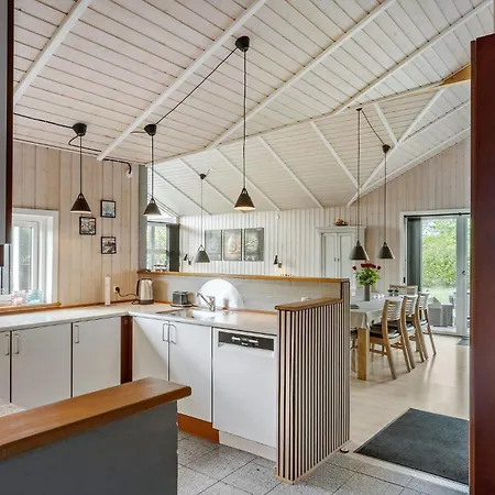 Five-bedroom Tarm With A Fireplace 03 別荘 *
