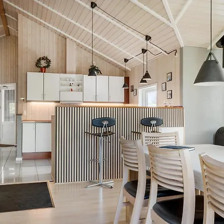 Five-bedroom Tarm With A Fireplace 03 別荘 Hemmet