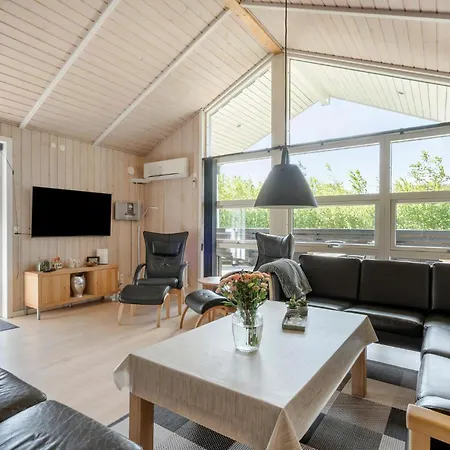Five-bedroom Tarm With A Fireplace 03 *