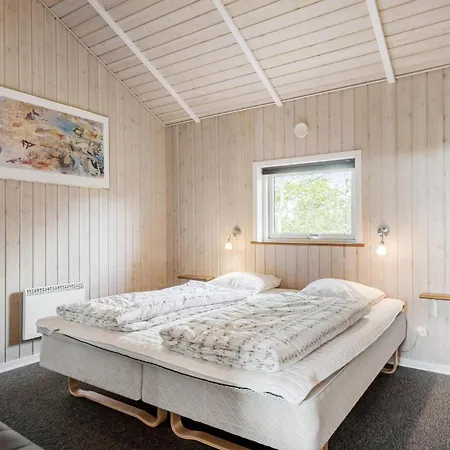 Five-bedroom Tarm With A Fireplace 03 Hemmet